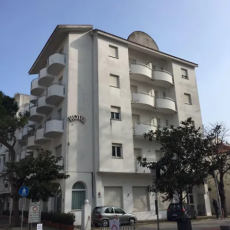 Ceccarini 9 Szálloda 4*